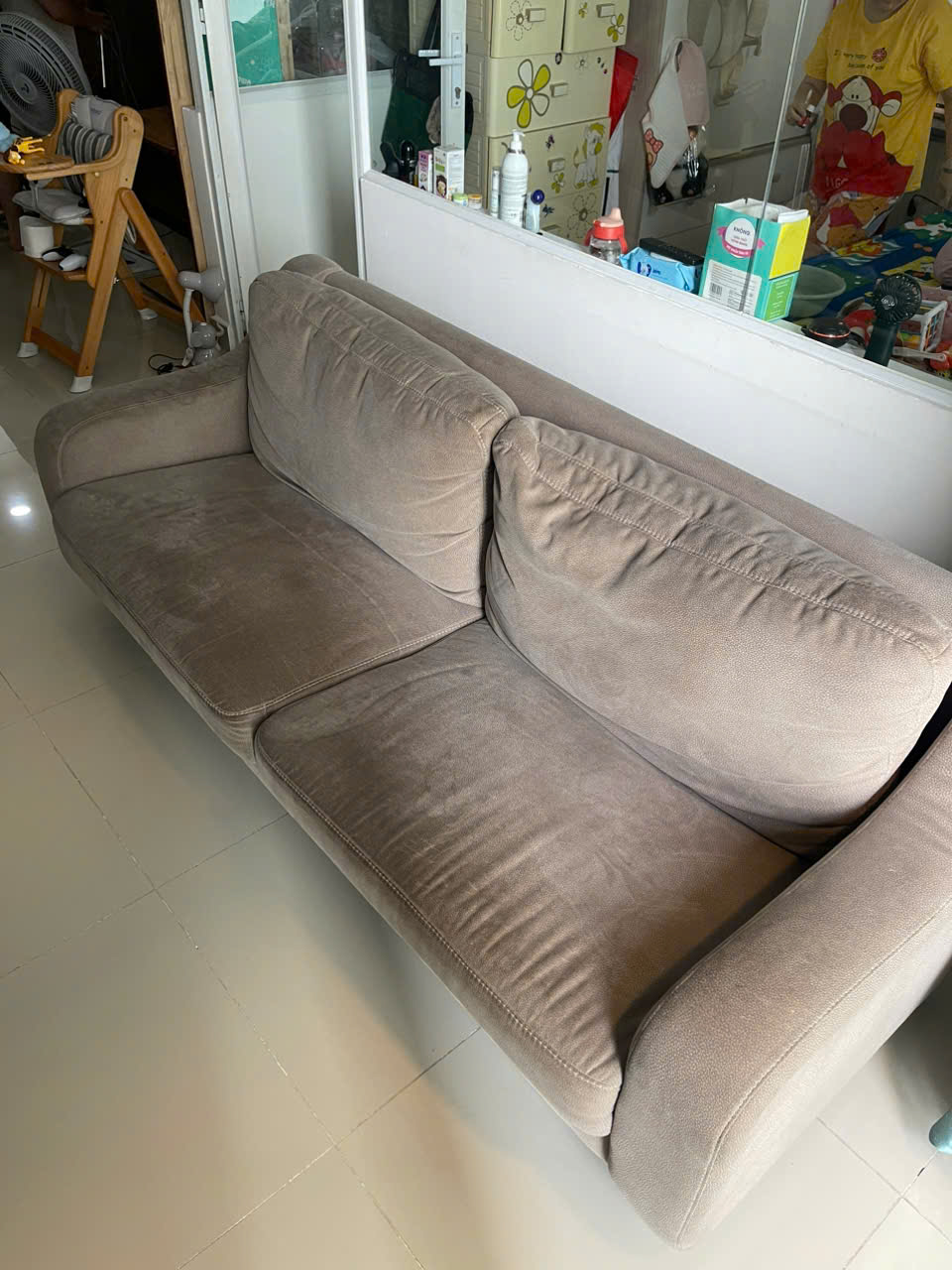 Vì sao cần giặt sofa định kỳ?