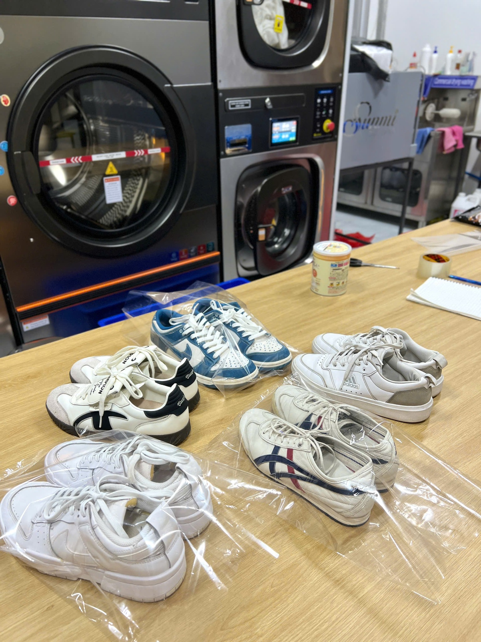 Giải pháp chuyên sâu cho giày sneaker, giày da cao cấp- Giặt sấy cao cấp HPA