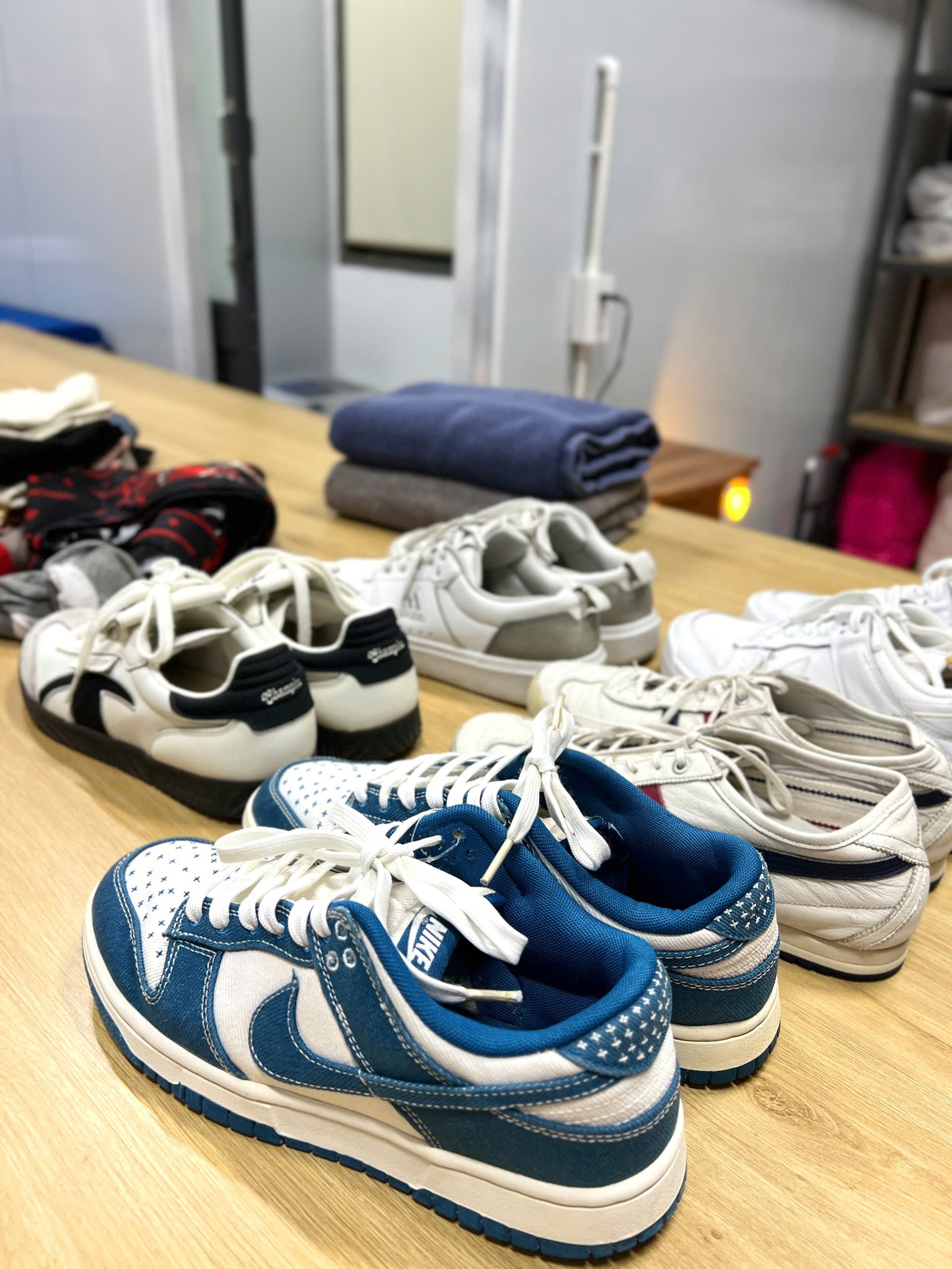 Giặt sấy sneaker và giày da cao cấp HPA – Địa chỉ uy tín cho giặt giày