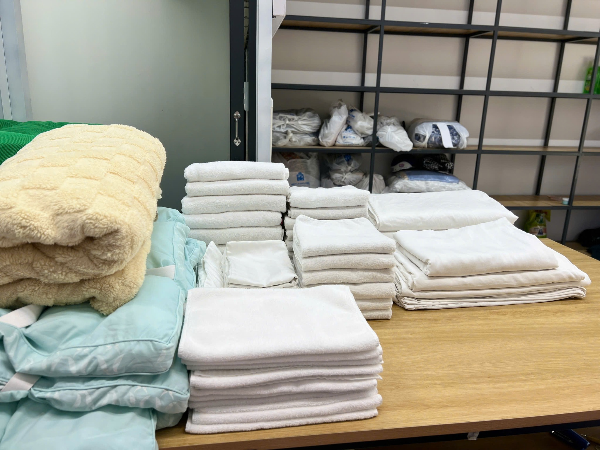 Quy trình giặt hấp quần áo vest cao cấp tại giặt sấy HPA